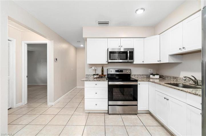 662  109th N AVE, NAPLES, FL 34108