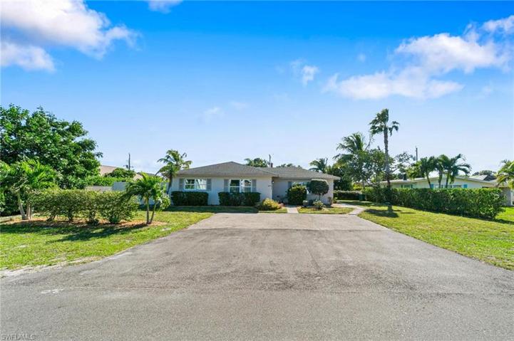 662  109th N AVE, NAPLES, FL 34108