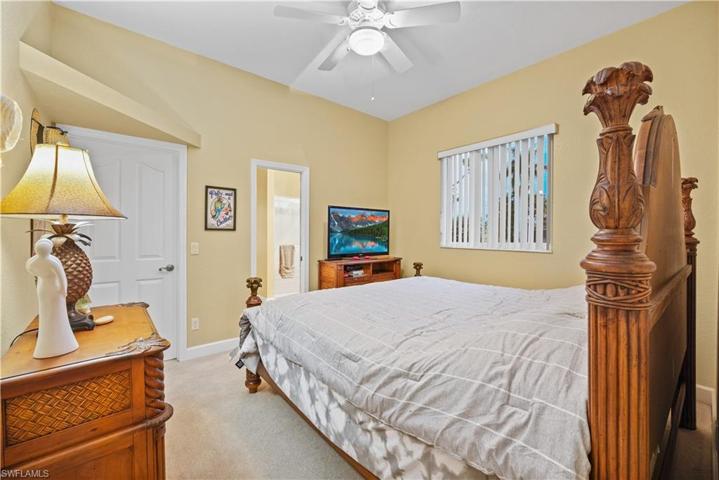 Second bedroom with en-suite bathroom
