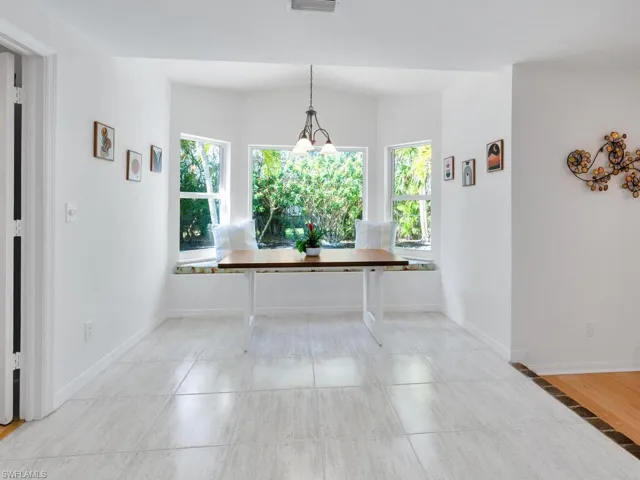Bay window with breakfast/ eat in kitchen area