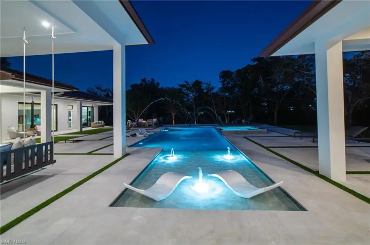 18 Caribbean Rd, Naples, Florida 34108