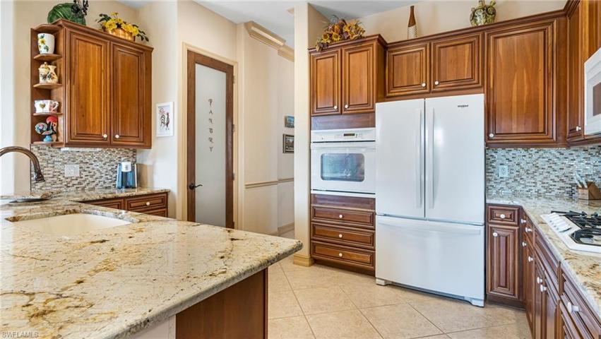 Gourmet kitchen
