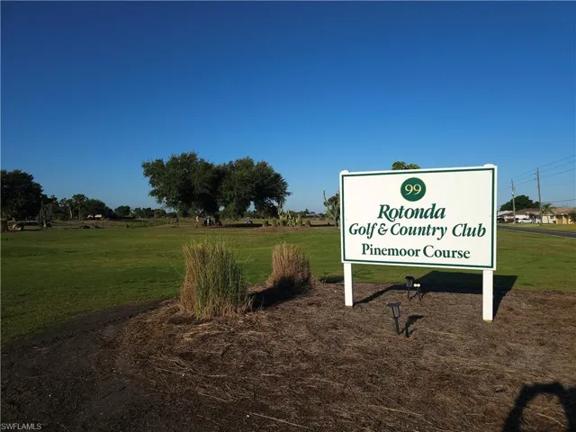 Golf course is only .7miles away