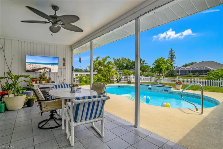 large lanai under stusses