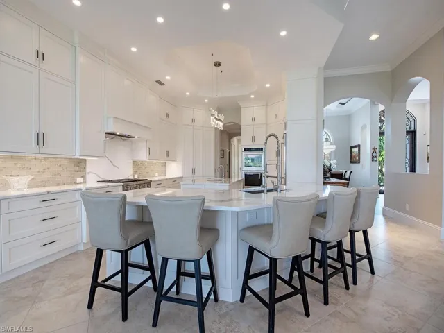 Kitchen with breakfast bar - plenty of seating!