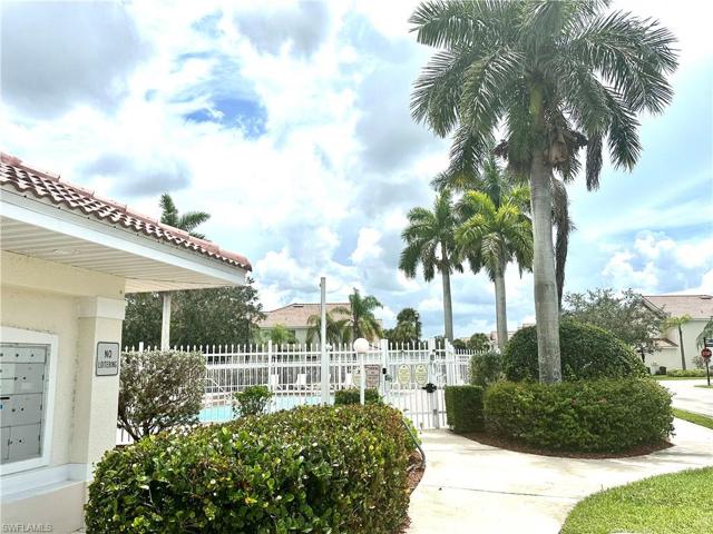 940  Hampton  CIR, Naples, FL 34105