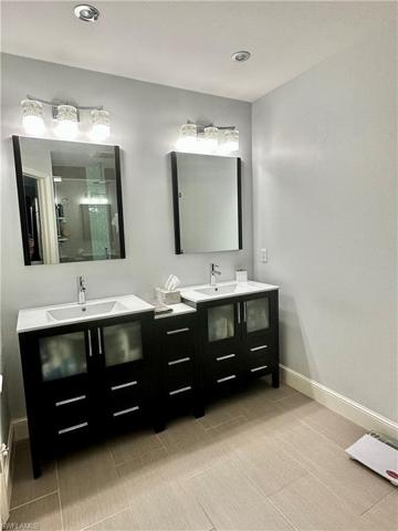 940  Hampton  CIR, Naples, FL 34105
