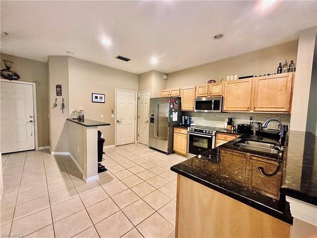 940  Hampton  CIR, Naples, FL 34105
