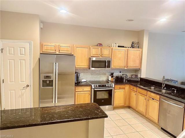 940  Hampton  CIR, Naples, FL 34105