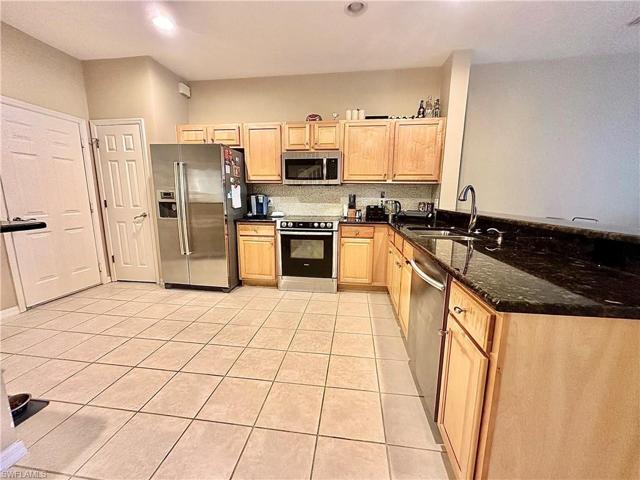 940  Hampton  CIR, Naples, FL 34105