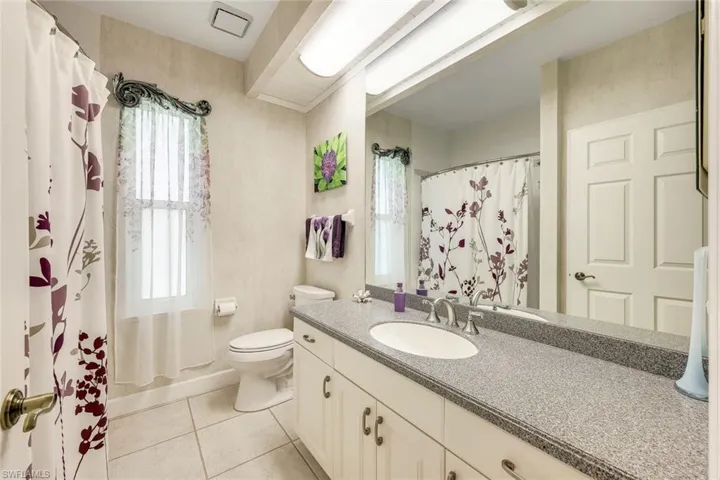 This full bath is located off a private hallway, between the two guest bedrooms.