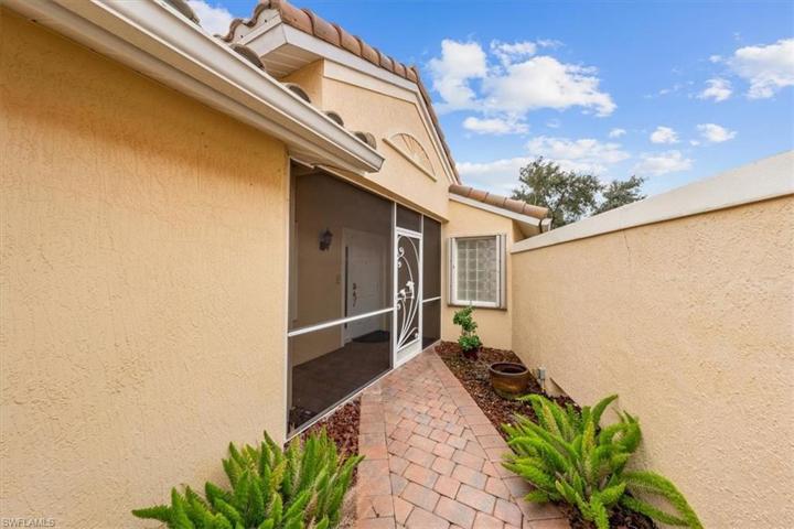 Private Side Courtyard Entryway