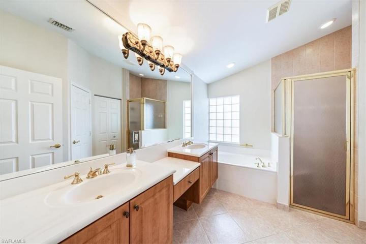 MB W/Soaking Tub & Walk-in Shower