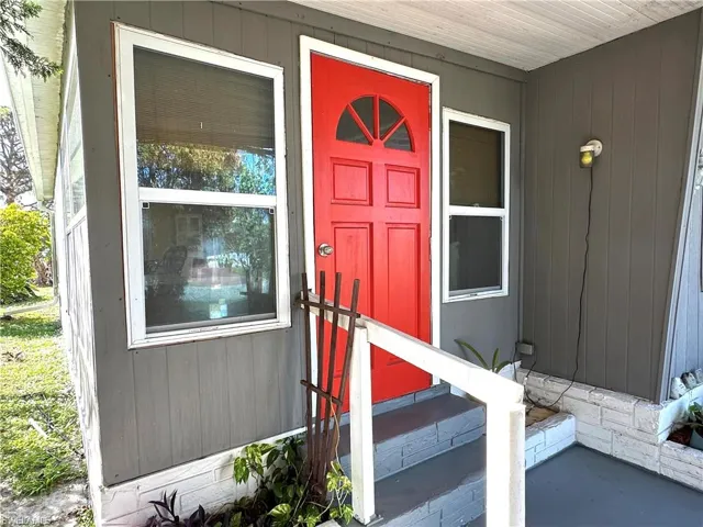 Entrance to Bonus Room with covered porch