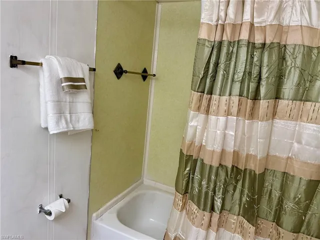 Guest Bathroom with shower/bath combo