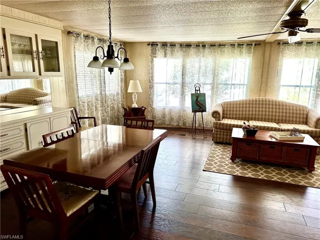 Dining Room/Florida Room