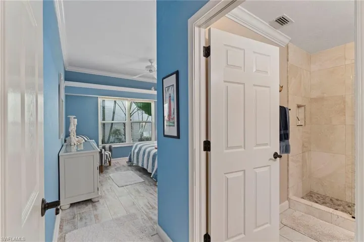 2110  Cay Lagoon  DR, Naples, FL 34109