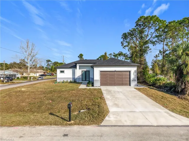View of front facade with a garage and a front yard