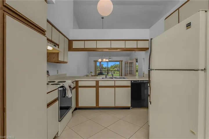 460 Fox Haven Dr 1302, Naples, Florida 34104