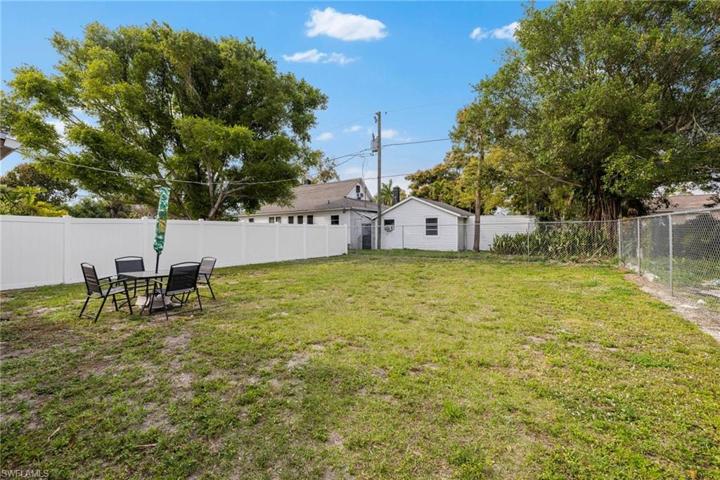 2155-2157  Jeffcott  ST, Fort Myers, FL 33901