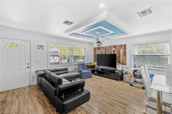 2155-2157  Jeffcott  ST, Fort Myers, FL 33901