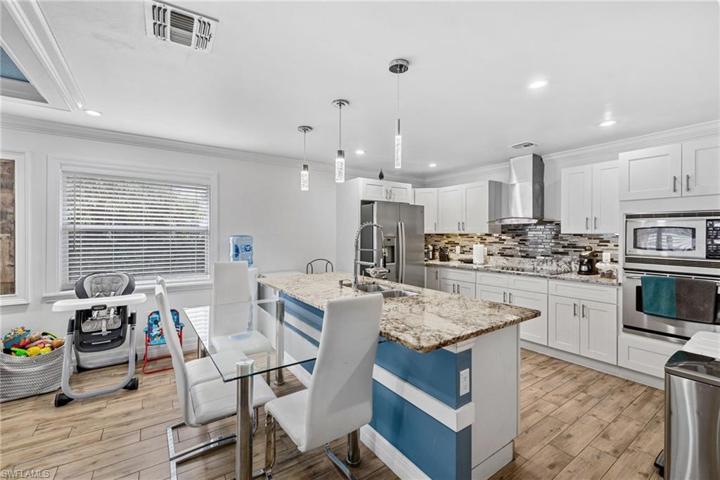 2155-2157  Jeffcott  ST, Fort Myers, FL 33901