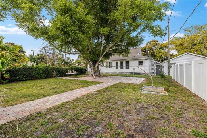 2155-2157  Jeffcott  ST, Fort Myers, FL 33901