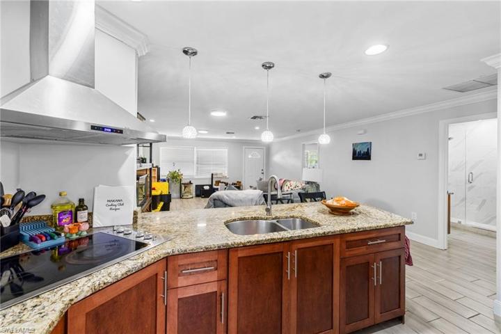 2155-2157  Jeffcott  ST, Fort Myers, FL 33901