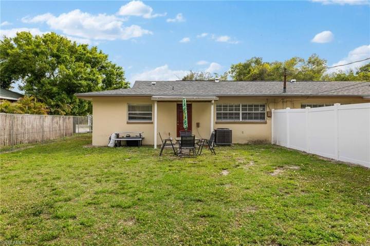2155-2157  Jeffcott  ST, Fort Myers, FL 33901