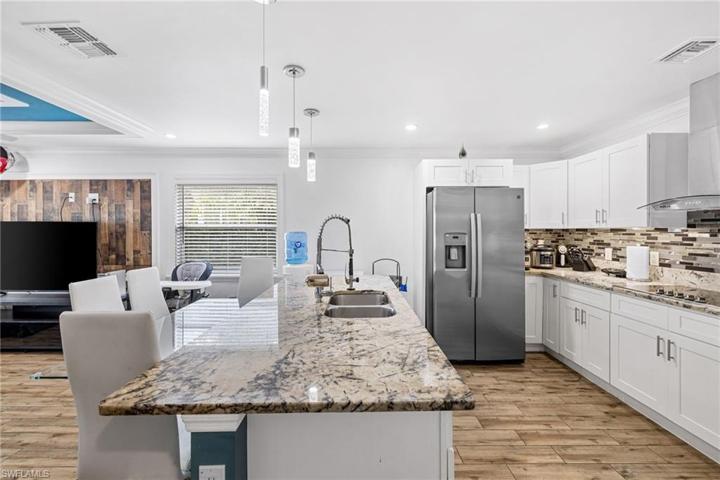 2155-2157  Jeffcott  ST, Fort Myers, FL 33901