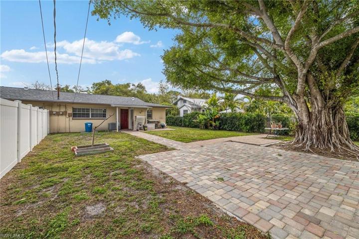 2155-2157  Jeffcott  ST, Fort Myers, FL 33901