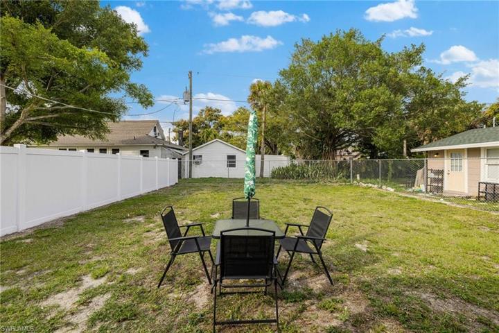 2155-2157  Jeffcott  ST, Fort Myers, FL 33901
