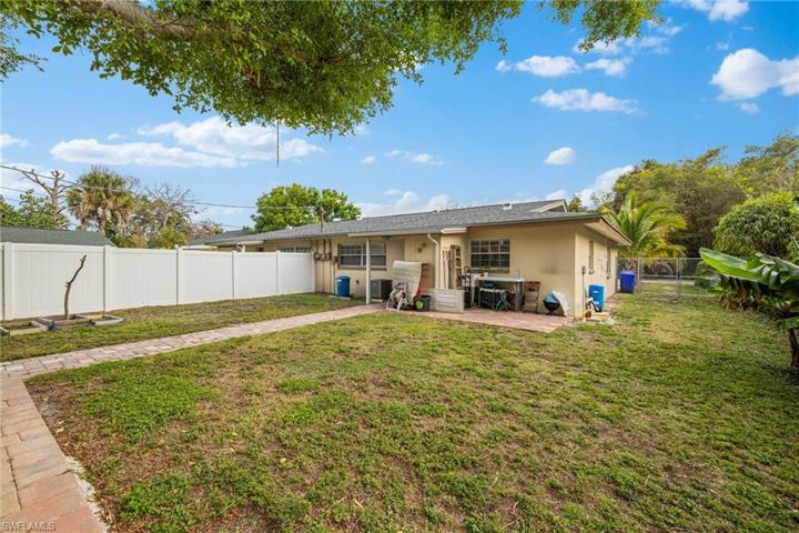 2155-2157  Jeffcott  ST, Fort Myers, FL 33901