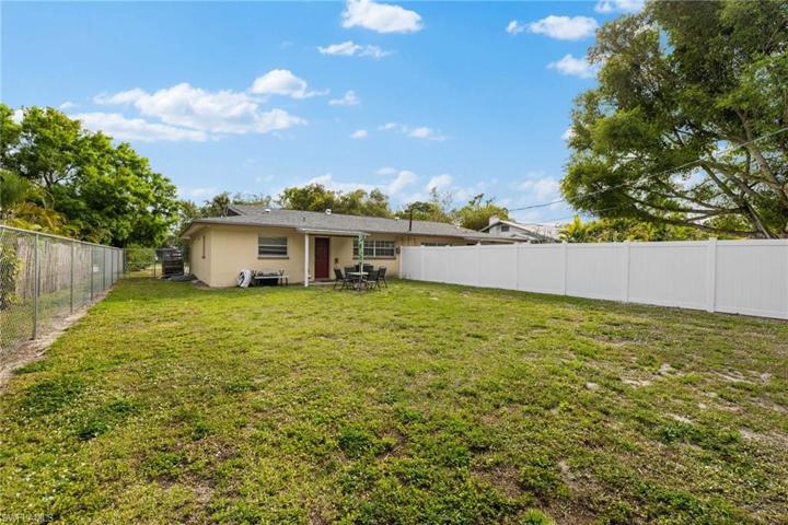 2155-2157  Jeffcott  ST, Fort Myers, FL 33901