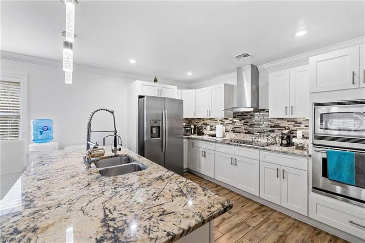 2155-2157  Jeffcott  ST, Fort Myers, FL 33901