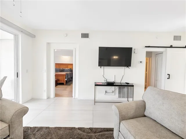 8065 Tiger Cv 1604, Naples, Florida 34113