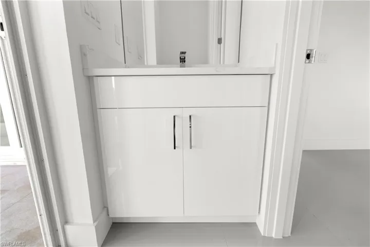 Detailed view of baseboards