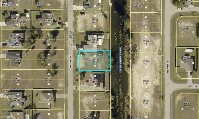 Aerial map of property and surrounding area with property boundaries highlighted