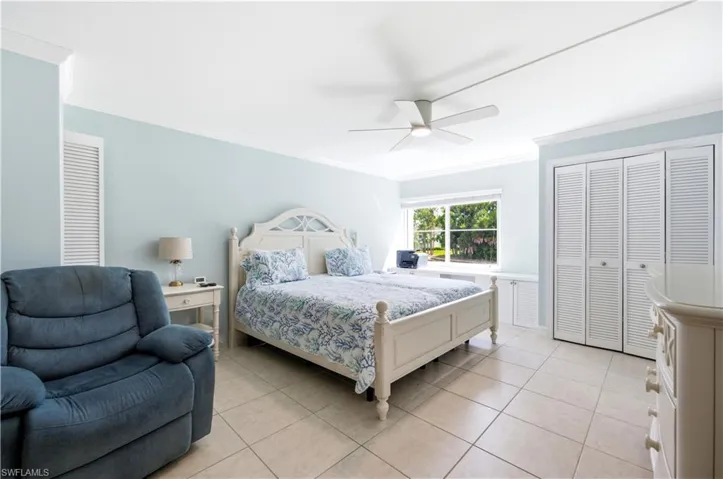 1083 Forest Lakes Dr 209, Naples, Florida 34105