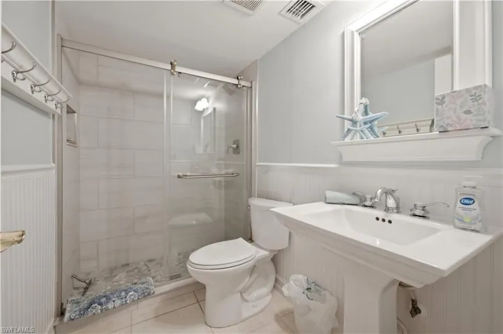 1083 Forest Lakes Dr 209, Naples, Florida 34105