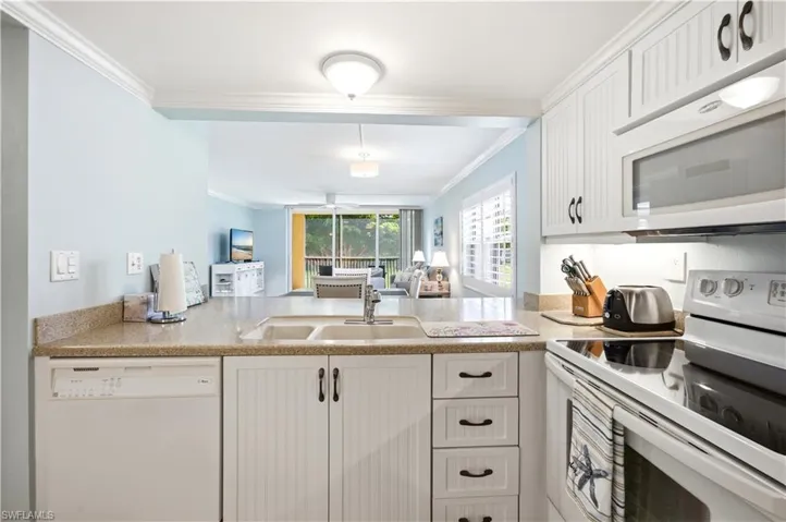 1083 Forest Lakes Dr 209, Naples, Florida 34105