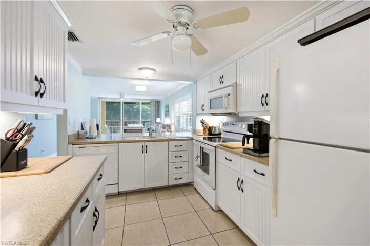 1083 Forest Lakes Dr 209, Naples, Florida 34105