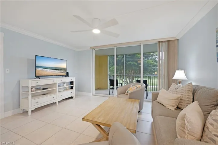 1083 Forest Lakes Dr 209, Naples, Florida 34105