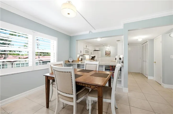 1083 Forest Lakes Dr 209, Naples, Florida 34105