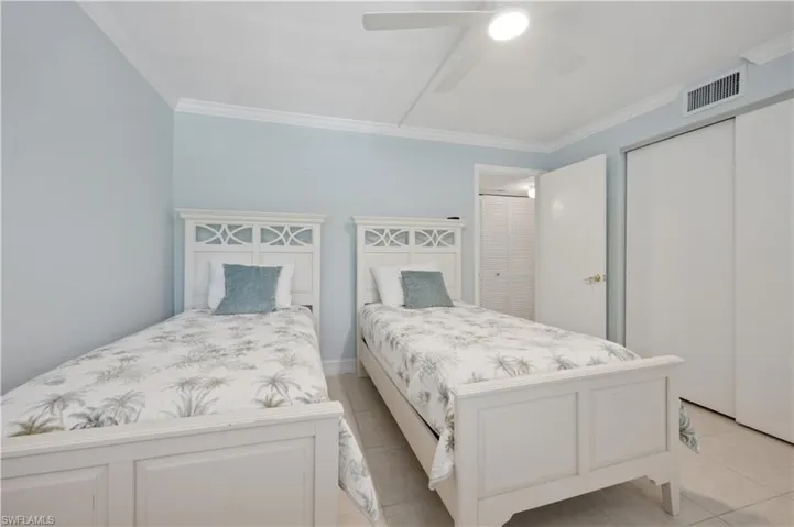 1083 Forest Lakes Dr 209, Naples, Florida 34105