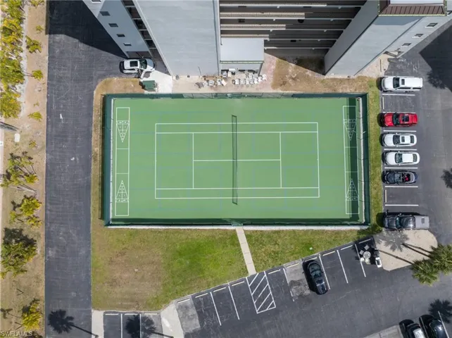 Bird's eye view of the pickle ball/tennis court