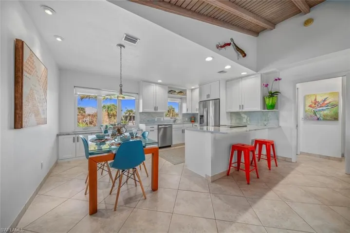 Sunroom / solarium with ceiling fan