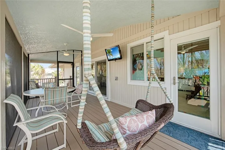 Deck featuring ceiling fan