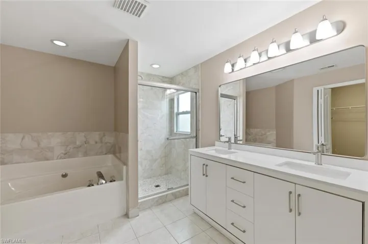 11528 Woodmount Ln, Estero, Florida 33928