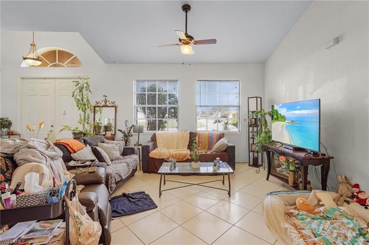 1628 NE 2nd TER, CAPE CORAL FL 33909